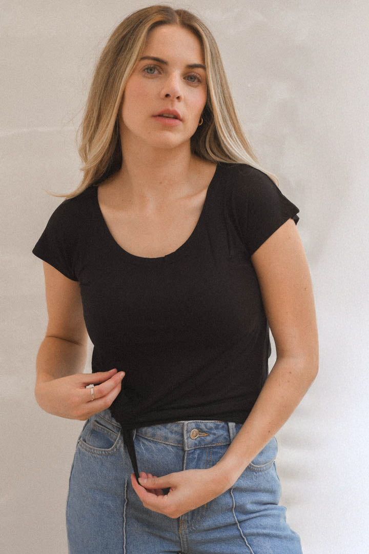 Polera Nudo manga corta negra