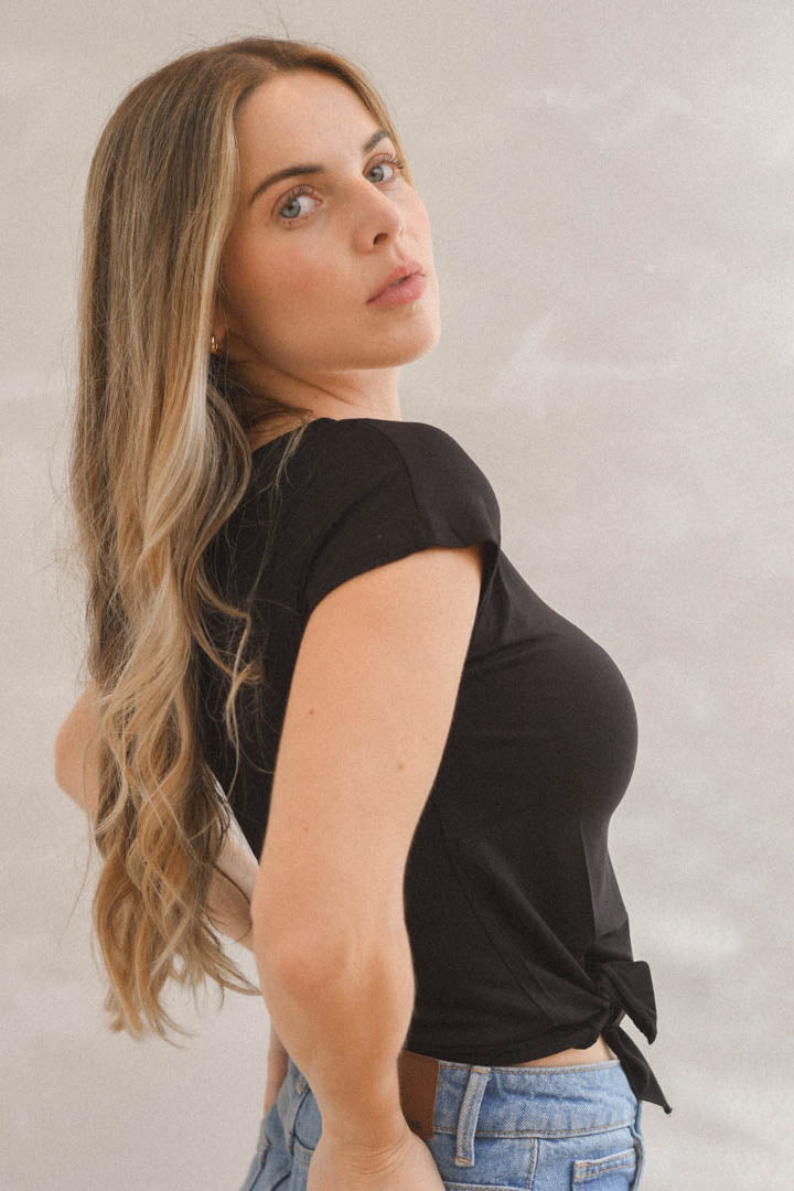 Polera Nudo manga corta negra