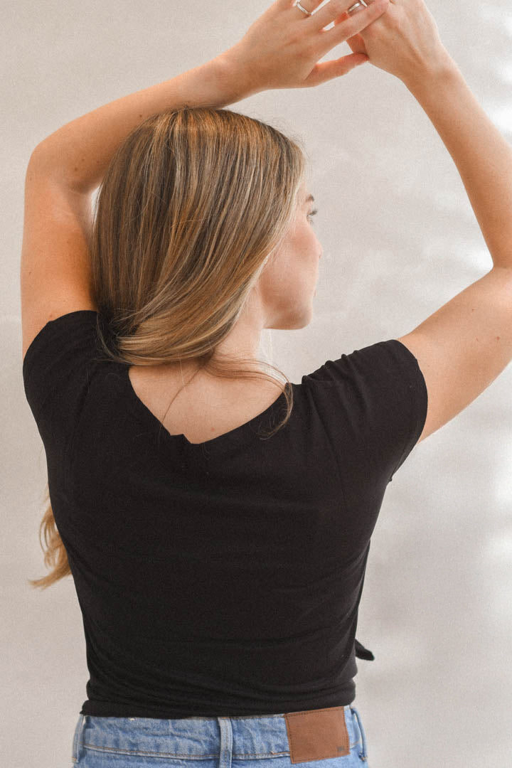 Polera Nudo manga corta negra