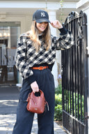 5 Looks de Oficina con Pantalones y Faldas Pippa: Comodidad, Color y Estilo 🧡