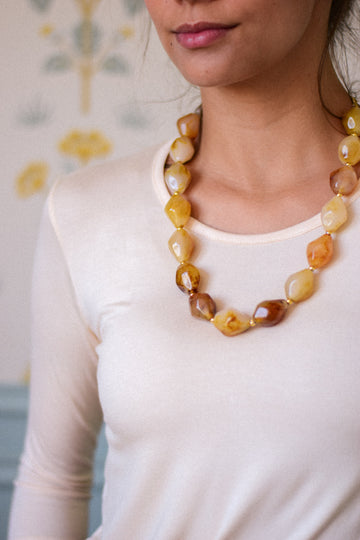 COLLAR PIEDRAS MOSTAZA