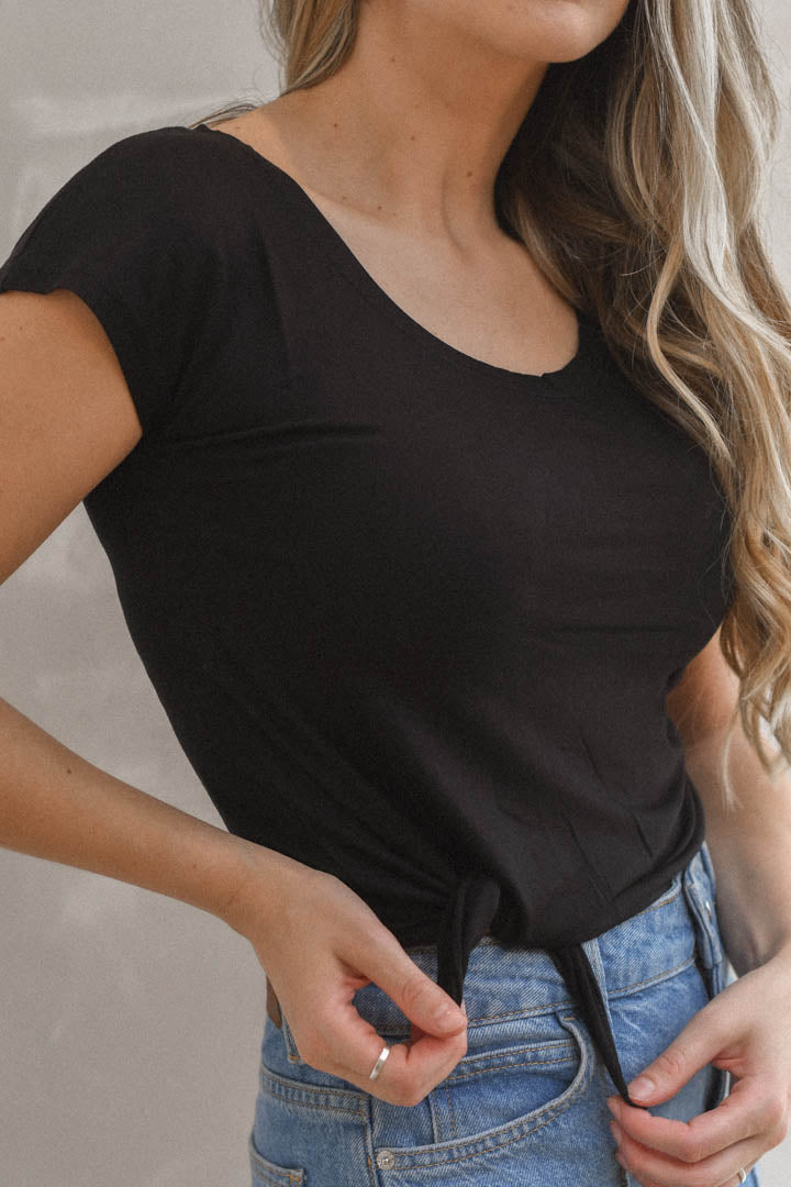 Polera Nudo manga corta negra